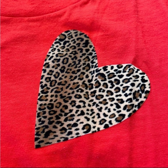 J Crew T-Shirt Red with Leopard Cheetah Animal Heart Size Medium - Picture 6 of 8